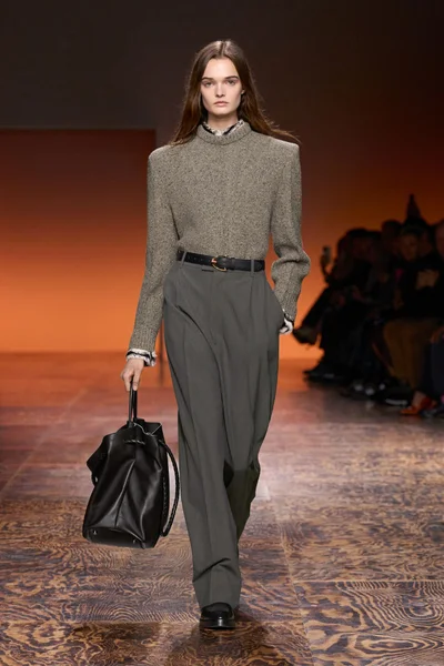 Look 17